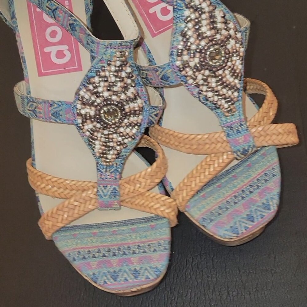 π MULTI COLOR BEADED PLATFORM SANDALS - Picture 3 of 5